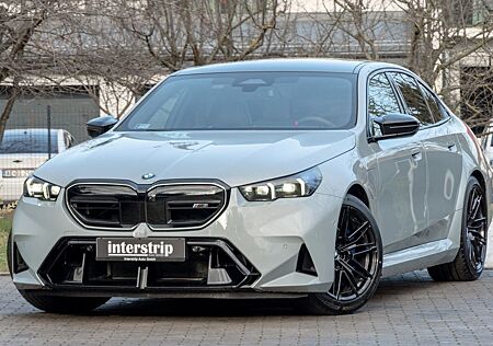 BMW M5 DR.ASS.PLUS.PANORAMA.360°.4ZONEN.LHZ.B&W.AHK