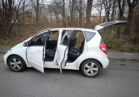 Mercedes-Benz A 180 ELEGANCE BlueEFFICIENCY ELEGANCE