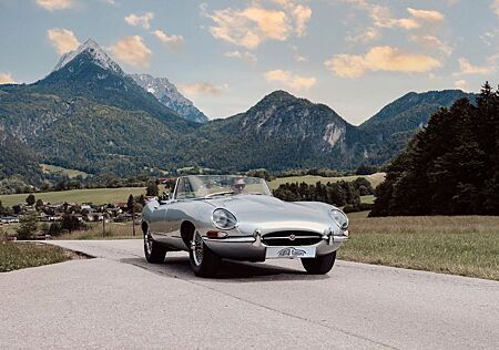 Jaguar E-Type Serie 1 Flat Floor, Outside Bonnet Lock