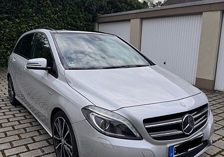 Mercedes-Benz B 180 -PANO*Automatik*PDC*Harman Kardon*