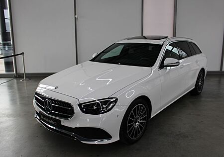Mercedes-Benz E 220 d T 4M Avantgarde LED Kamera AHK Widescree