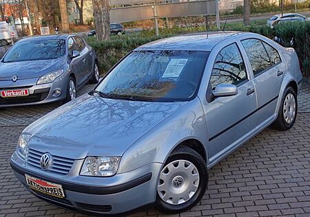 VW Bora Volkswagen 1.Hand Rentner Scheckheft Zahnriemen neu