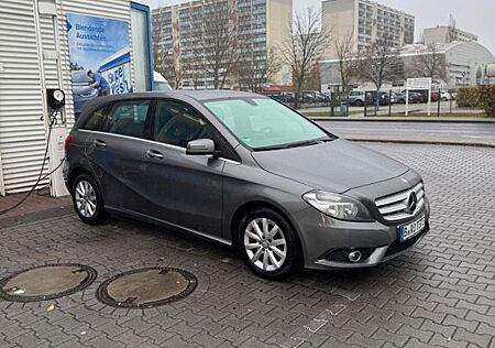 Mercedes-Benz B 180 -