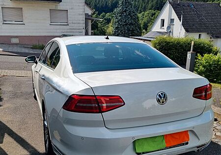 VW Passat Volkswagen 2.0 TDI SCR DSG Highline, R-Line,Pano,LED