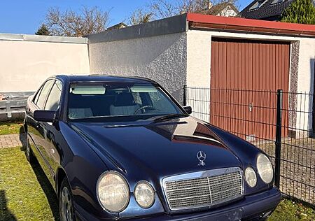 Mercedes-Benz E 230 CLASSIC Tüv/Au 10/27 Automatik