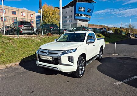 Mitsubishi L200 Plus Club Cab 4WD