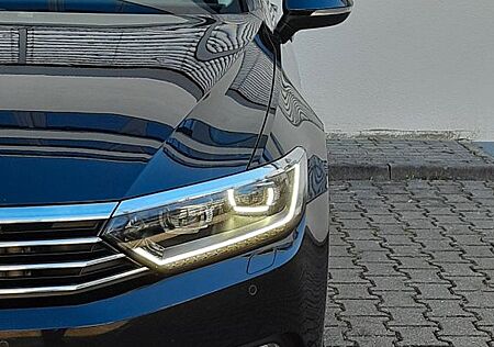 VW Passat Variant Volkswagen Passat V./2.0TDI/239PS/DSG/4M/Highline/LED/StdH.
