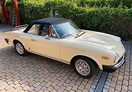 Fiat 124 Spider CS2