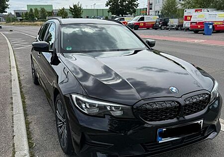 BMW 318d Touring Auto. AHK 18 M Felgen Virtual ACC