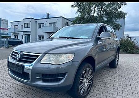 VW Touareg Volkswagen 3.0 V6 TDI Tiptronic Standard