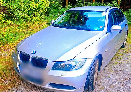 BMW 320i - Limousine