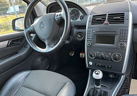 Mercedes-Benz A 160 A Klasse A160"SITZHEI+AHK+KLIMA+2-HAND