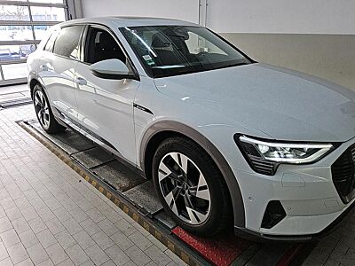 Audi e-tron 55 quattro advanced S-LINE
