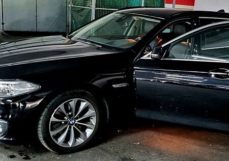 BMW 535d xDrive Touring A Luxury Line AHK
