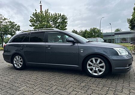 Toyota Avensis Kombi 2.2 D-CAT Executive*1.HAND*