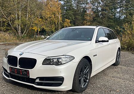 BMW 520d xDrive Touring A - HUD Leder Navi AHK WR+SR