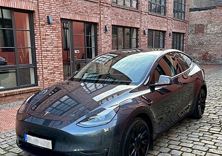 Tesla Model Y AWD LR Enhanced Autopilot Tiefgarage