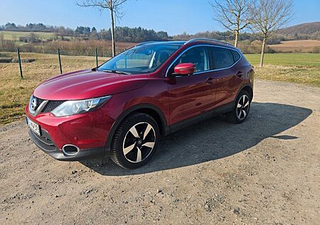 Nissan Qashqai 1.6 dCi DPF 360° rot AHK / Panorama uvm