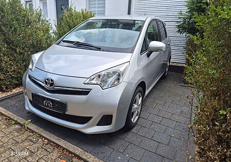 Toyota Verso-S Comfort 8 Fach Kamera Anhängerkupplung