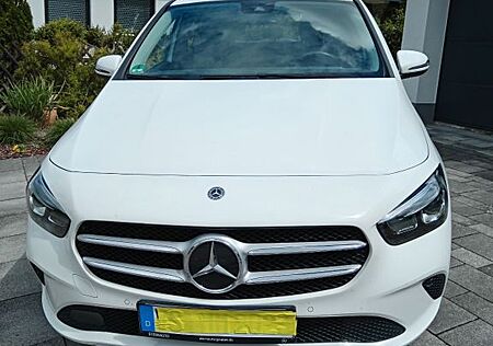 Mercedes-Benz B 200 DCT -