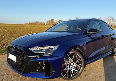 Audi RS3 2.5 TFSI | Limousine | San Marino Blau |