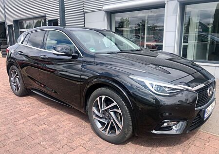 Infiniti Q30 1.6 LUXE/LED/Navi/Panorama/Sitzhz/Kamera