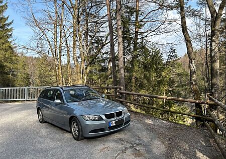 BMW 320d - E91 touring, Automatik, Panoramadach