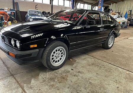 Alfa Romeo GTV 2.5