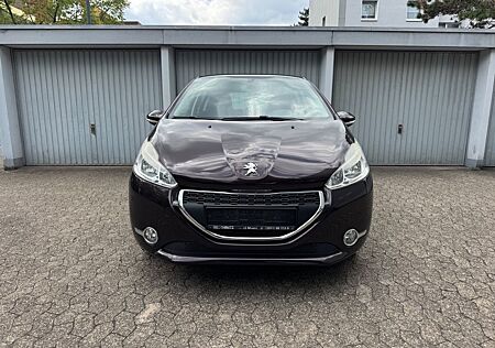 Peugeot 208 1.2, PDC, Tempomat, KLIMA, nur 139tkm..