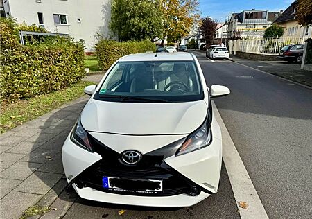 Toyota Aygo (X) Aygo (X) 1,0-l-VVT-i x-play x-play