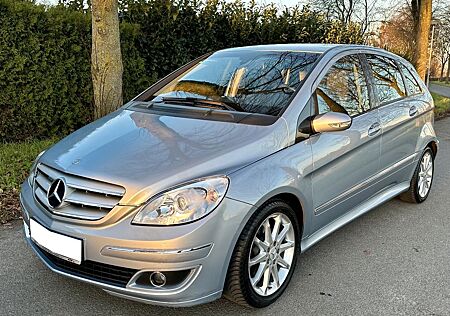 Mercedes-Benz B 200 Automatik / TÜV NEU / Scheckheftgepflegt