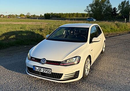 VW Golf Volkswagen 2.0 TSI DSG GTI