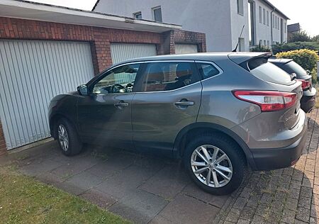 Nissan Qashqai 1.2 mit Dachgepäckträger