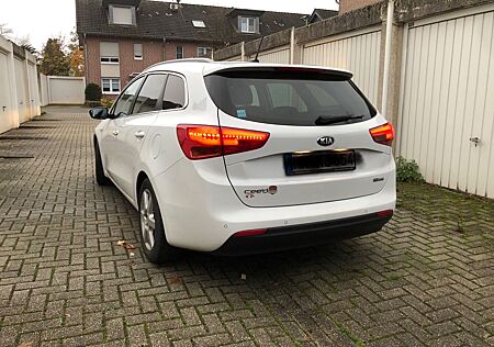 Kia Cee'd Sportswagon 1.6 GDI Dream Team Edition...