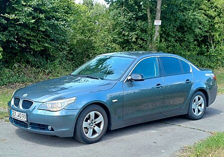 BMW 523i A -