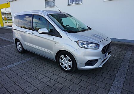 Ford Tourneo Courier 1.5 TDCi 74kW Titanium Navi SHZ