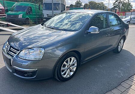 VW Jetta Volkswagen V Freestyle TÜV NEU