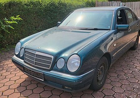 Mercedes-Benz E 200 ELEGANCE LPG