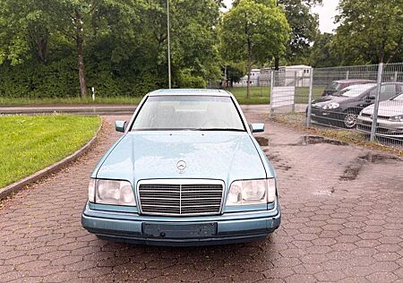 Mercedes-Benz E 220 W124