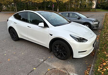 Tesla Model Y Long Range AHK Dual Motor AWD Long Range
