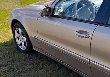 Mercedes-Benz E 320 AVANTGARDE Avantgarde