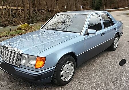 Mercedes-Benz 230