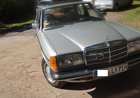 Mercedes-Benz 200