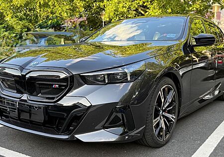 BMW i5 M60 xDrive Touring -
