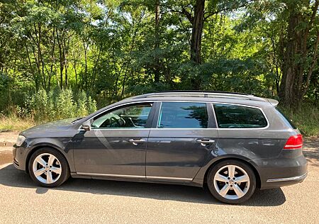 VW Passat Variant Volkswagen Passat Var-2.0 TDI DSG 125kW in PL benutzt Top!