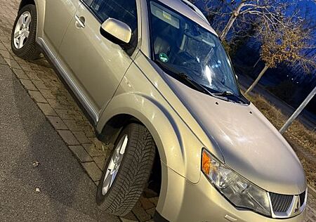 Mitsubishi Outlander 2.2 DI-D Instyle 4WD Instyle