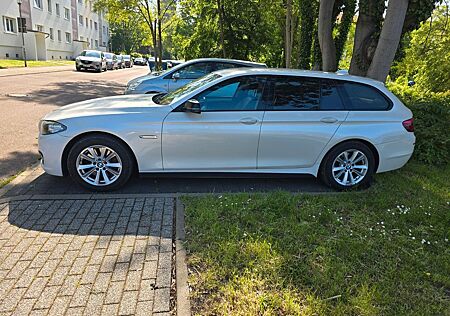 BMW 525d xDrive Touring A Luxury Line Luxury Line