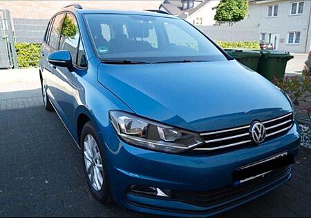 VW Touran Volkswagen 1.2 TSI Comfortline BMT ,AHK,Pano,7Sitz