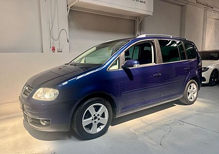 VW Touran Volkswagen Highline*KLIMA*SITZHEIZ*6-GANG*Bi-XENON