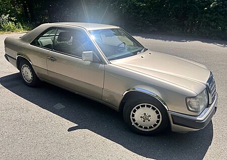 Mercedes-Benz E 230
